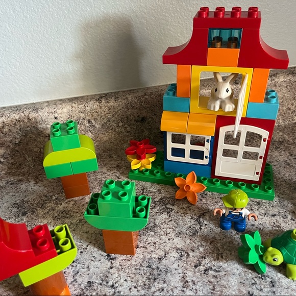 LEGO DUPLO Deluxe Box of Fun 10580 - Picture 3 of 5